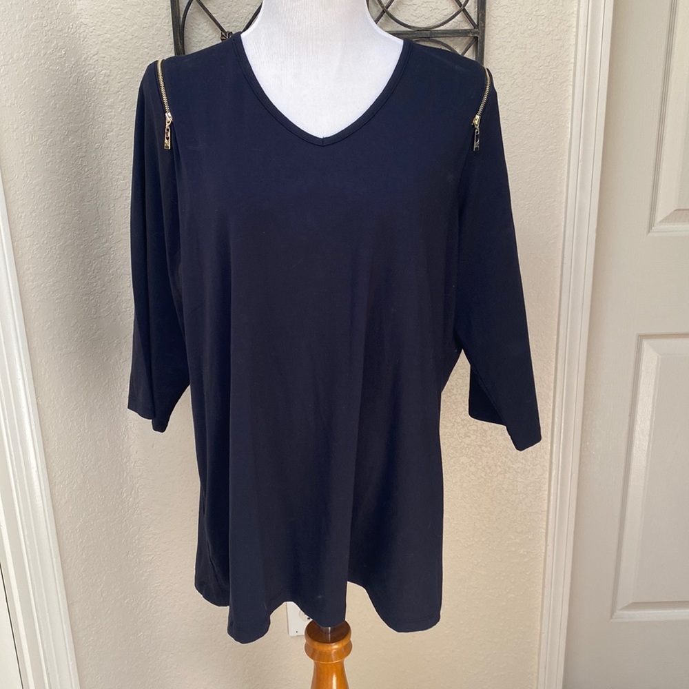 Belle Brand Black Top With Zipper Accent